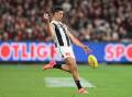 Scott Pendlebury became the first to reach 10,000 disposals in the Magpies' thriller with Essendon. (James Ross/AAP PHOTOS)