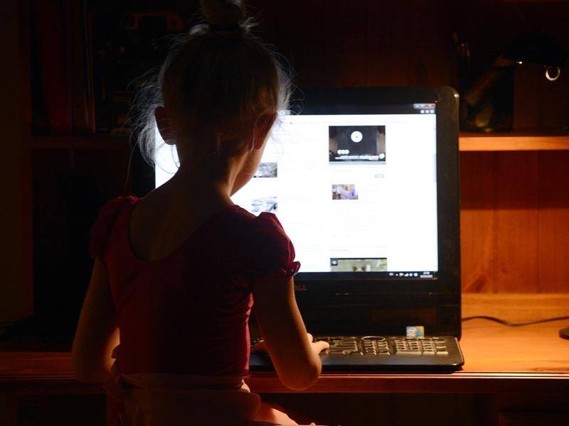 Governments are looking at ways to impose bans on children using social media. (Dan Peled/AAP PHOTOS)