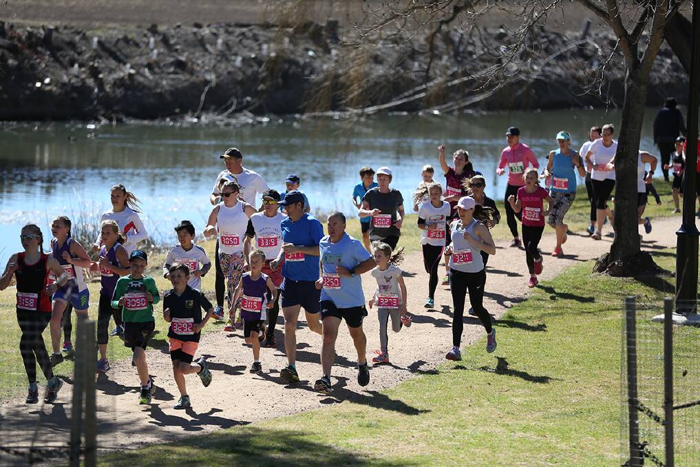 Runners in 2022 making their way through Lawson Park as part of the early run. Photo: Suplied