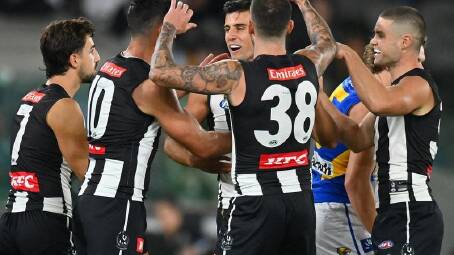 Nick Daicos (centre) has inspired the Magpies to a 66-point thumping of West Coast. (Morgan Hancock/AAP PHOTOS)